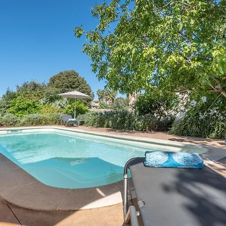 Dom wakacyjny House Close To The Center, Large Flat Orchard And Pool. *