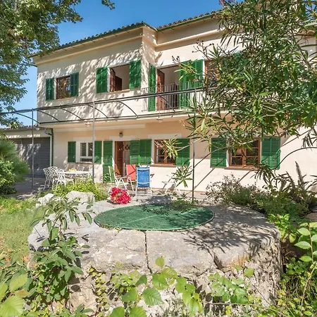 Dom wakacyjny House Close To The Center, Large Flat Orchard And Pool. *